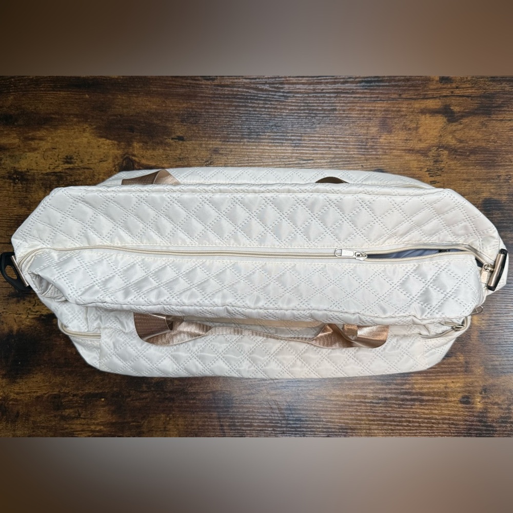 Zuomanni Quilted Cream and Tan Travel Bag - Picture 6 of 7